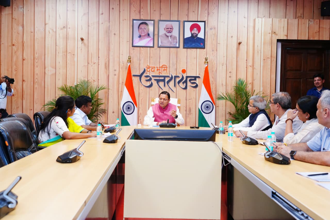 उत्तराखंड की महत्वाकांक्षी रेल परियोजनाओं पर बड़ा अपडेट, सीएम आवास में हुई अहम चर्चा