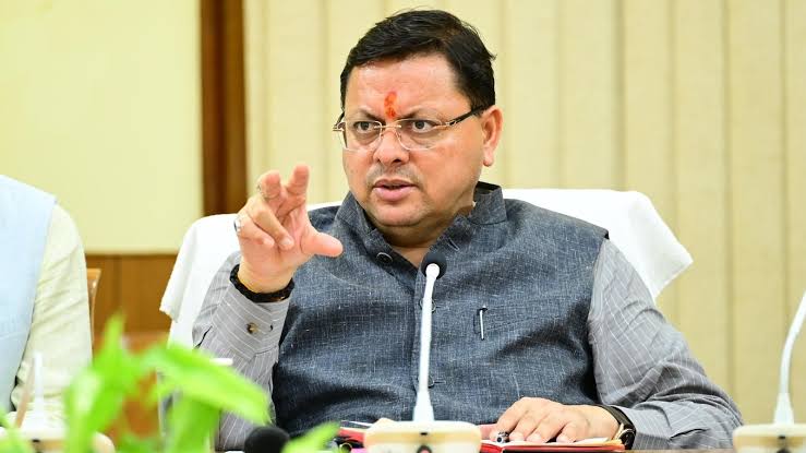 सीएम धामी के 5 साल पूरे होने पर सियासी घमासान